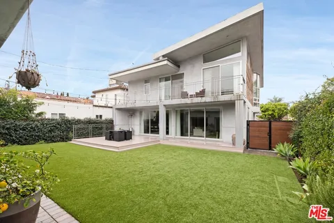 $2,995,000 | 414 North Vista Street, Los Angeles, CA 90036