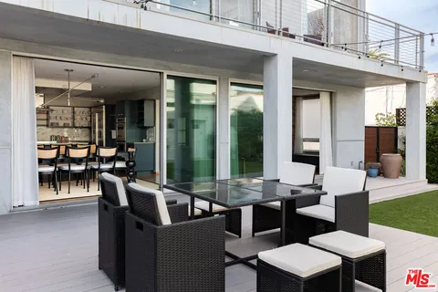 $2,995,000 | 414 North Vista Street, Los Angeles, CA 90036