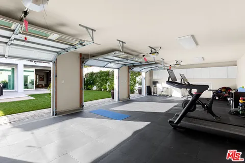 $2,995,000 | 414 North Vista Street, Los Angeles, CA 90036