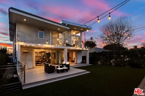 $2,995,000 | 414 North Vista Street, Los Angeles, CA 90036