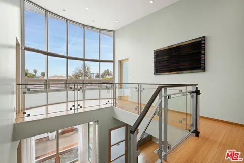 $2,995,000 | 414 North Vista Street, Los Angeles, CA 90036