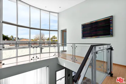 $2,995,000 | 414 North Vista Street, Los Angeles, CA 90036