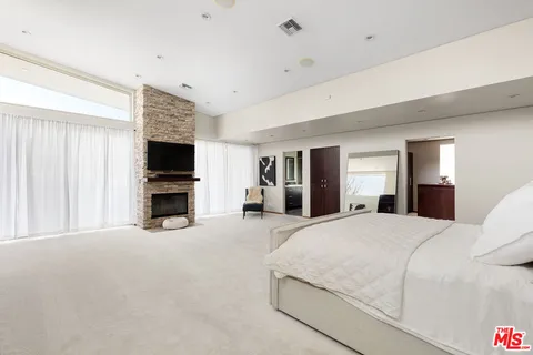 $2,995,000 | 414 North Vista Street, Los Angeles, CA 90036