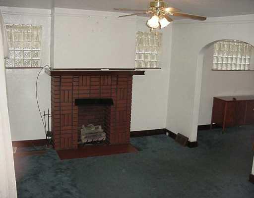 25 Frazier Avenue McKees Rocks, PA 15136 - Photo 3 of 8 Living Room.