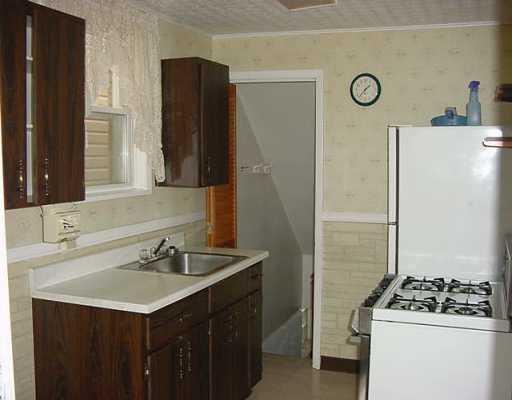 25 Frazier Avenue McKees Rocks, PA 15136 - Photo 5 of 8 Kitchen.