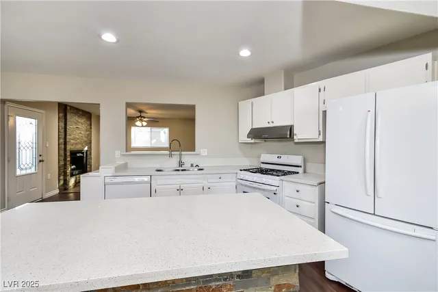 $1,975 | 2208 Demetrius Avenue, Las Vegas, NV 89101