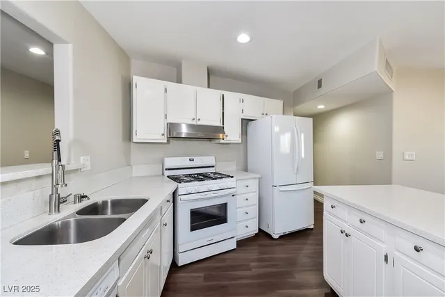 $1,975 | 2208 Demetrius Avenue, Las Vegas, NV 89101