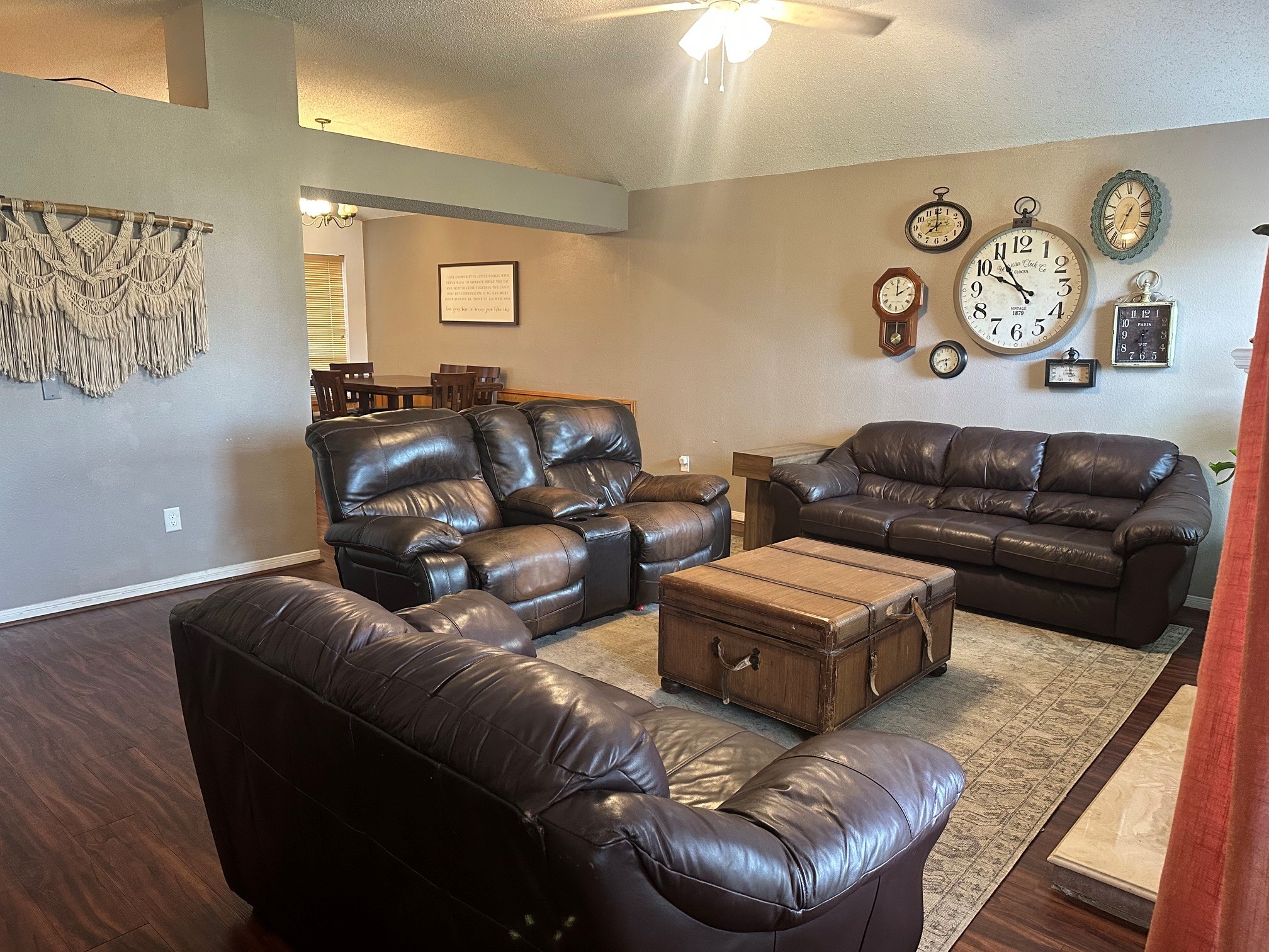 9 Alexander Court Angleton, TX 77515 - Photo 3 of 13 Gallery Image 3