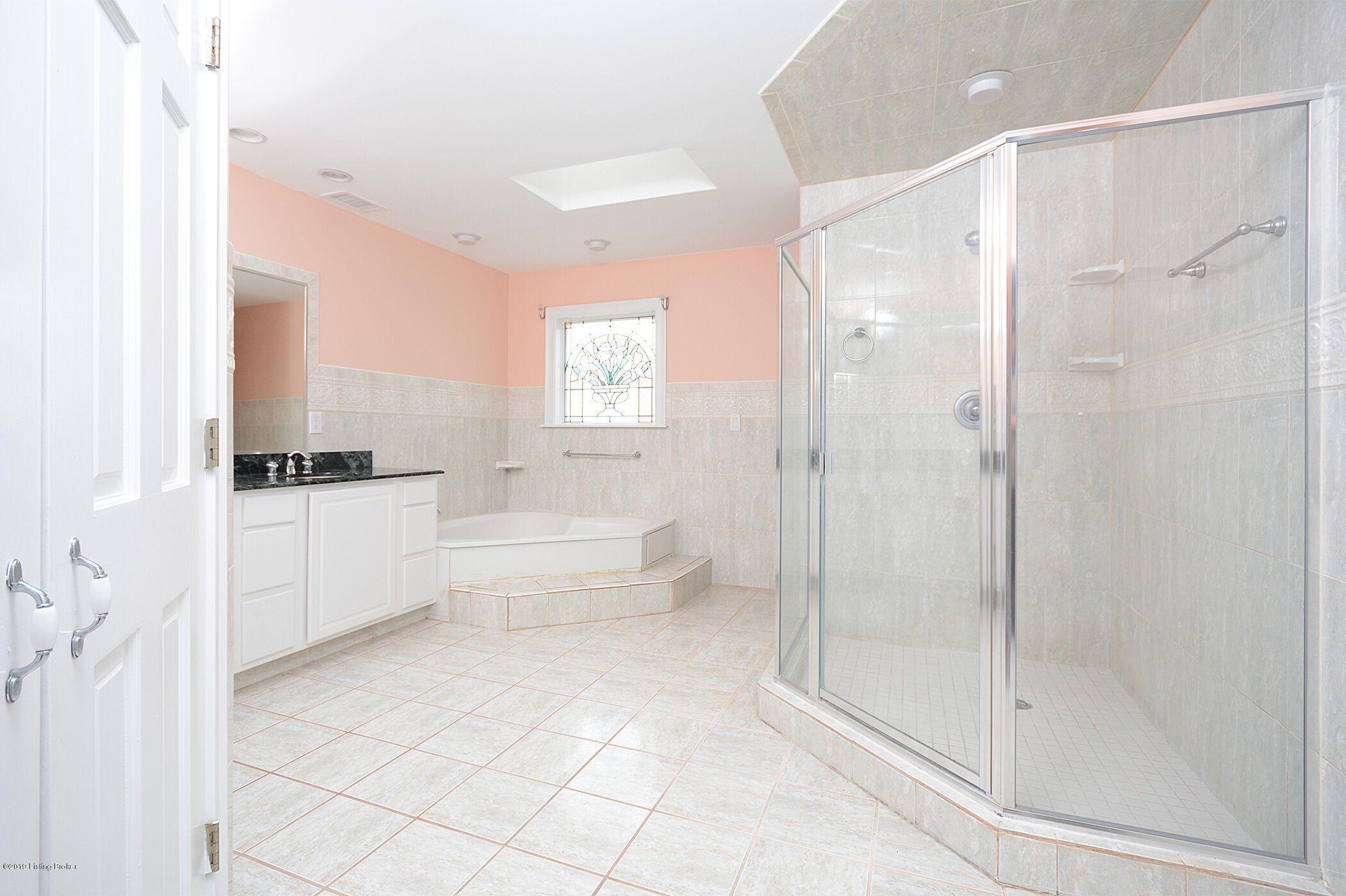 1901 Heaton Road Louisville, KY 40216 - Photo 5 of 36 MASTER BATH