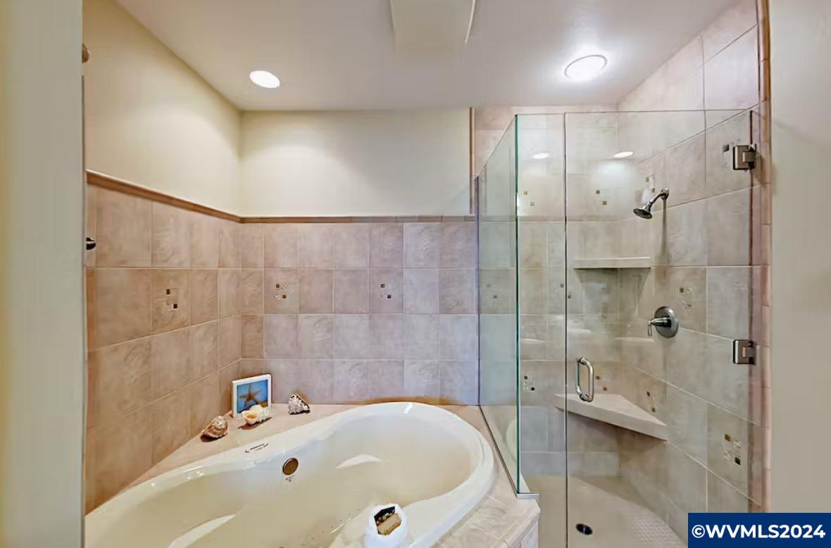 1125 Northwest Spring Street Newport, OR 97365 - Photo 13 of 24