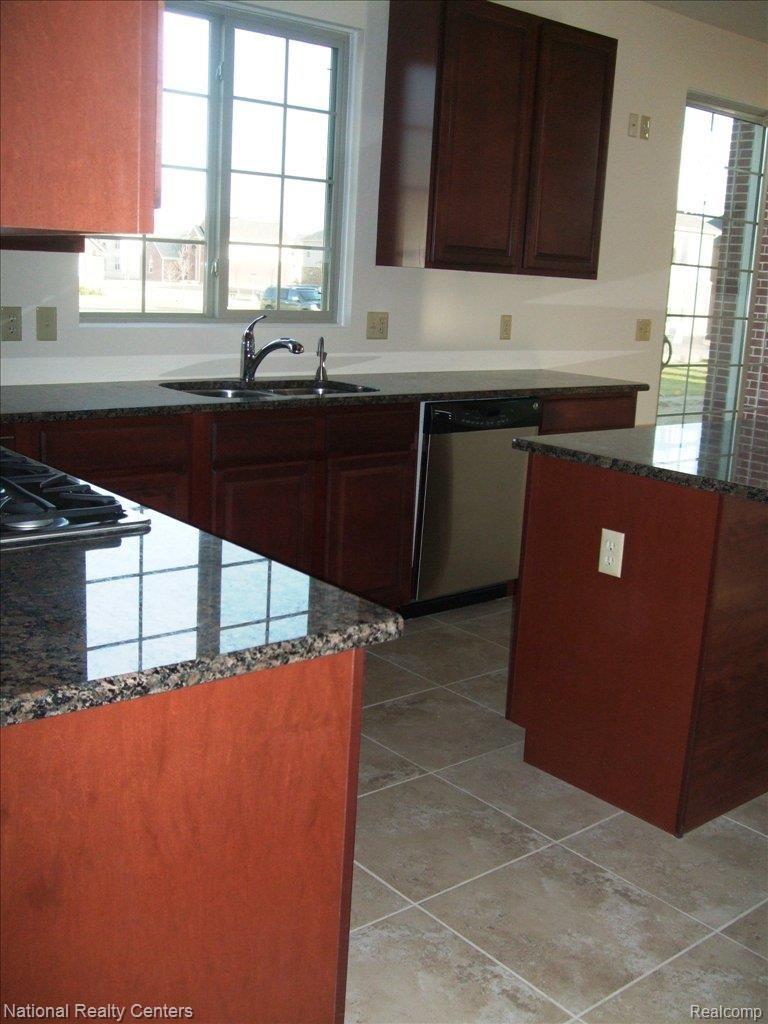 3470 Shadwell Lane Rochester, MI 48306 - Photo 14 of 23 Franklin Kitchen3