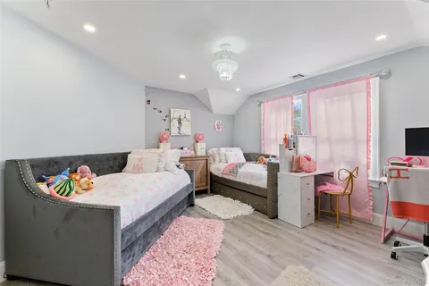 $1,350,000 | 33 De Liso Lane, Mahopac, NY 10541