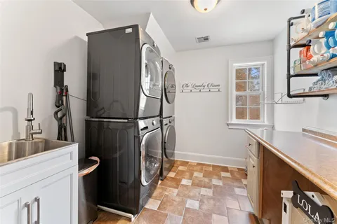 $1,350,000 | 33 De Liso Lane, Mahopac, NY 10541