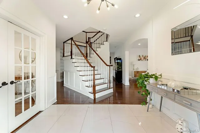 a view of entryway with livingroom and furniture