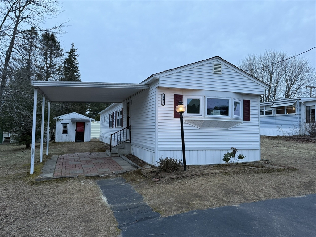 a view of a house with a yard