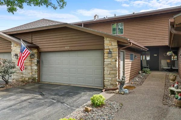 $549,900 | 1075 Lauderdale North, Onalaska, WI 54650