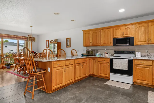 $549,900 | 1075 Lauderdale North, Onalaska, WI 54650