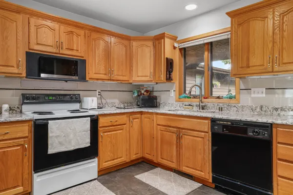 $549,900 | 1075 Lauderdale North, Onalaska, WI 54650