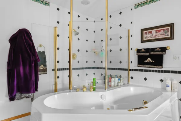 $549,900 | 1075 Lauderdale North, Onalaska, WI 54650