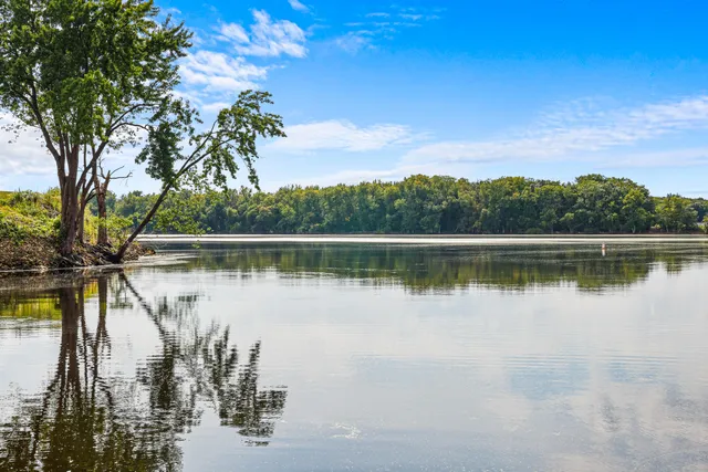 $549,900 | 1075 Lauderdale North, Onalaska, WI 54650