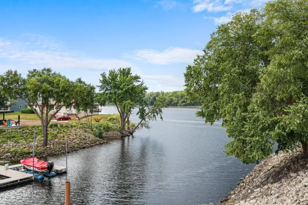 $549,900 | 1075 Lauderdale North, Onalaska, WI 54650