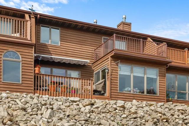 $549,900 | 1075 Lauderdale North, Onalaska, WI 54650