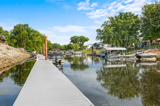 $549,900 | 1075 Lauderdale North, Onalaska, WI 54650