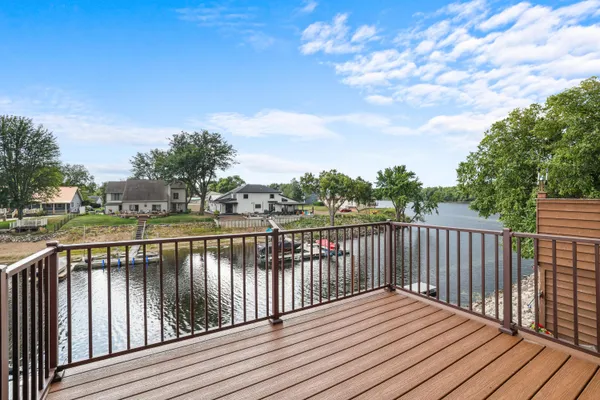 $549,900 | 1075 Lauderdale North, Onalaska, WI 54650