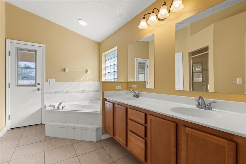 619 Rhodes Drive DeLand, FL 32720 - Photo 9 of 37