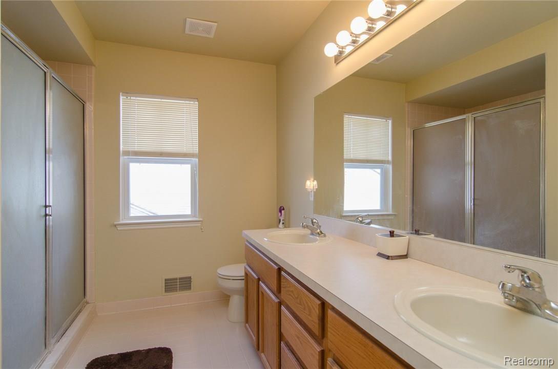 60 Ridge Field Court Oxford, MI 48371 - Photo 25 of 37 24.jpg