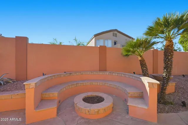 a picture of table and chair