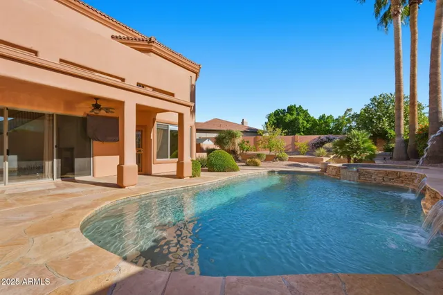 a view of a house with entertaining space