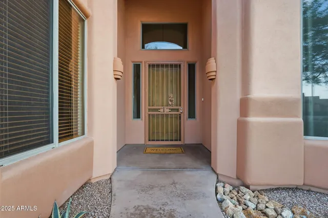 a view of entryway with livingroom