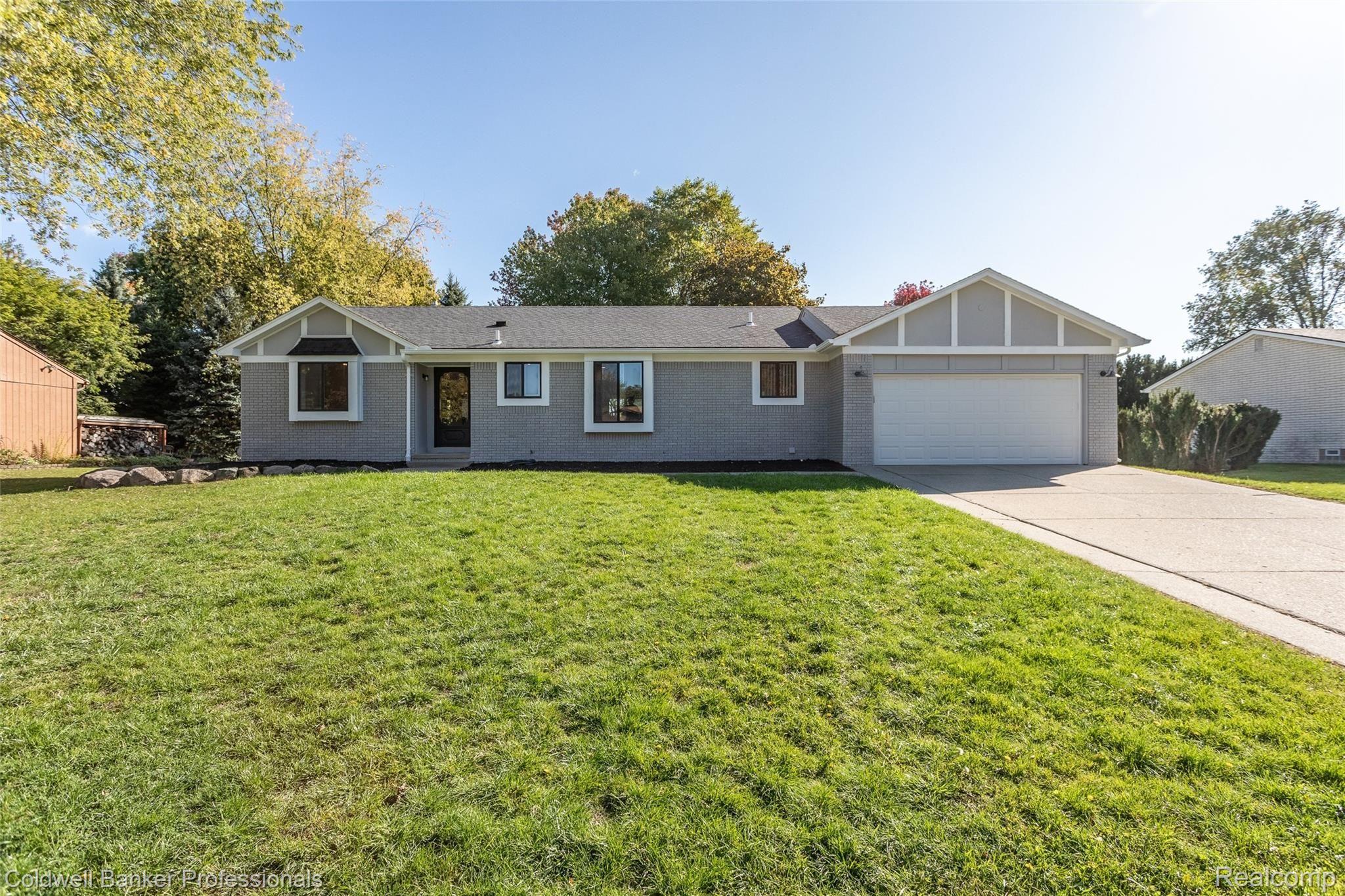 652 Ridge Road Walled Lake, MI 48390 - Photo 2 of 31 Ridge Rd-31.jpg