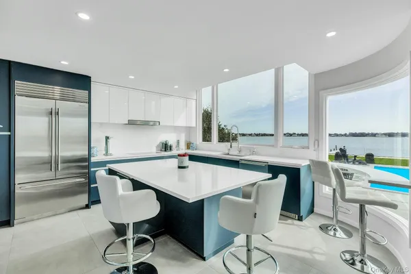 $3,199,000 | 17 Romana Drive, Hampton Bays, NY 11946