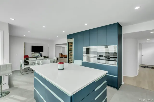 $3,199,000 | 17 Romana Drive, Hampton Bays, NY 11946