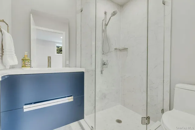 $3,199,000 | 17 Romana Drive, Hampton Bays, NY 11946