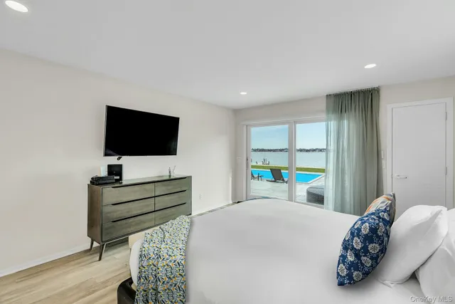 $3,199,000 | 17 Romana Drive, Hampton Bays, NY 11946