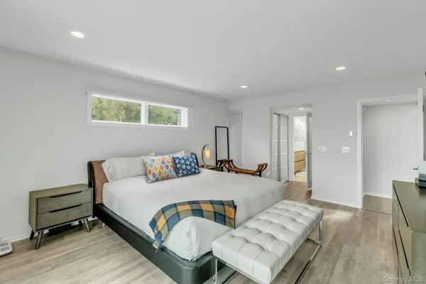 $3,199,000 | 17 Romana Drive, Hampton Bays, NY 11946