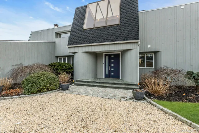 $3,199,000 | 17 Romana Drive, Hampton Bays, NY 11946