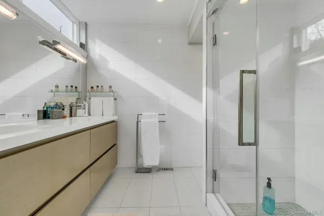 $3,199,000 | 17 Romana Drive, Hampton Bays, NY 11946