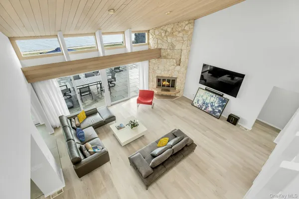 $3,199,000 | 17 Romana Drive, Hampton Bays, NY 11946