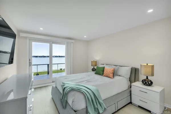 $3,199,000 | 17 Romana Drive, Hampton Bays, NY 11946