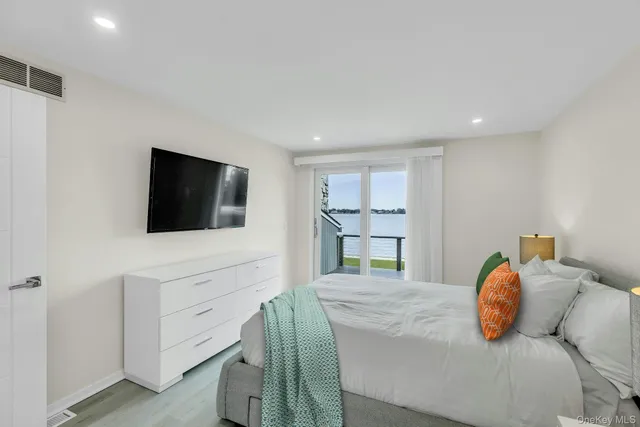 $3,199,000 | 17 Romana Drive, Hampton Bays, NY 11946