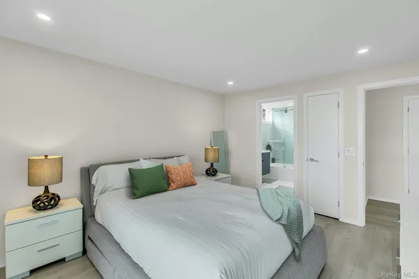 $3,199,000 | 17 Romana Drive, Hampton Bays, NY 11946
