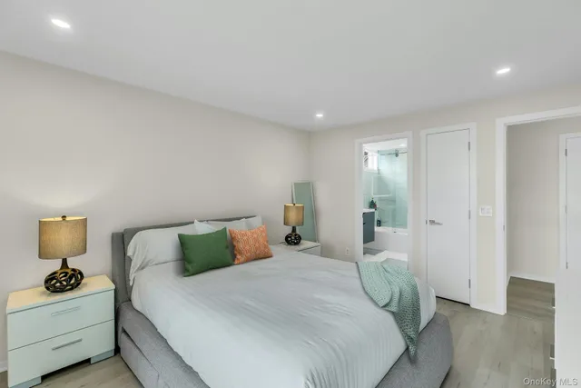 $3,199,000 | 17 Romana Drive, Hampton Bays, NY 11946