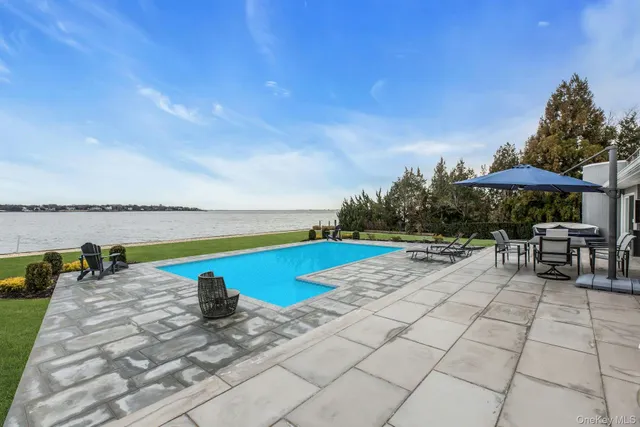 $3,199,000 | 17 Romana Drive, Hampton Bays, NY 11946