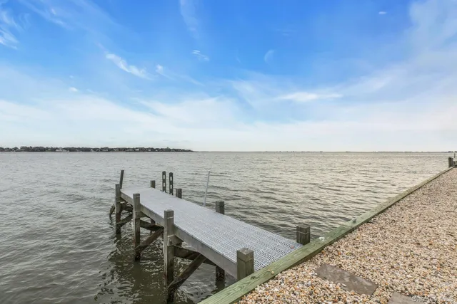 $3,199,000 | 17 Romana Drive, Hampton Bays, NY 11946