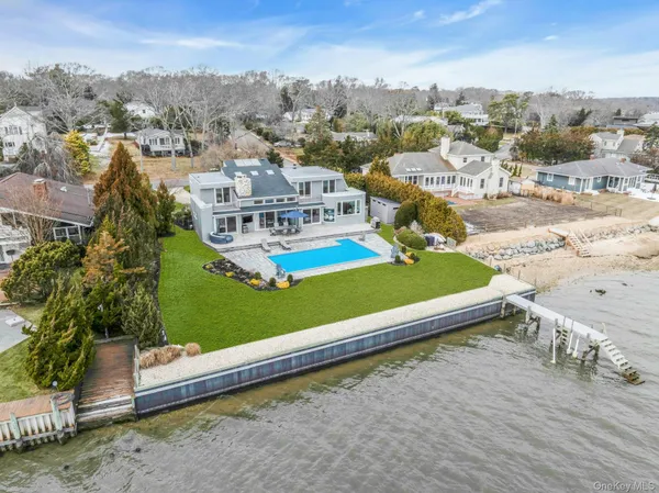 $3,199,000 | 17 Romana Drive, Hampton Bays, NY 11946