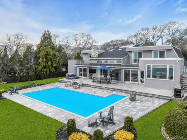 $3,199,000 | 17 Romana Drive, Hampton Bays, NY 11946